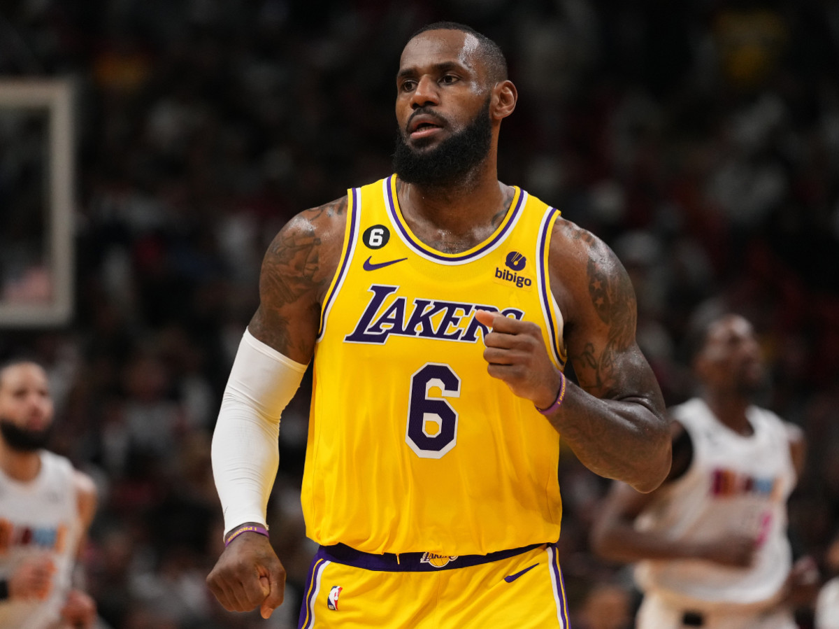 Bill Simmons Went Off At LeBron James For Re-Signing With The Lakers ...