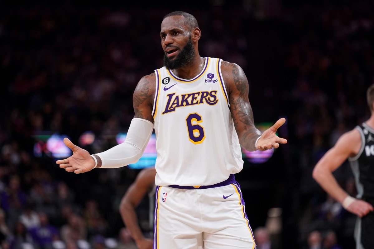 LeBron James Clarifies Controversial Comments About Lakers Roster -  Fadeaway World