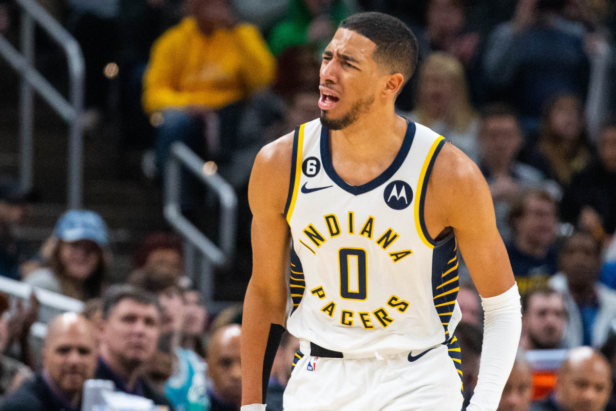 Tyrese Haliburton Walked Out Of Pacers' Game With A Knee Injury