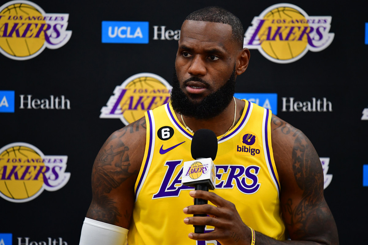 LeBron James' New Number Sparks Kawhi Leonard Conspiracy Theory