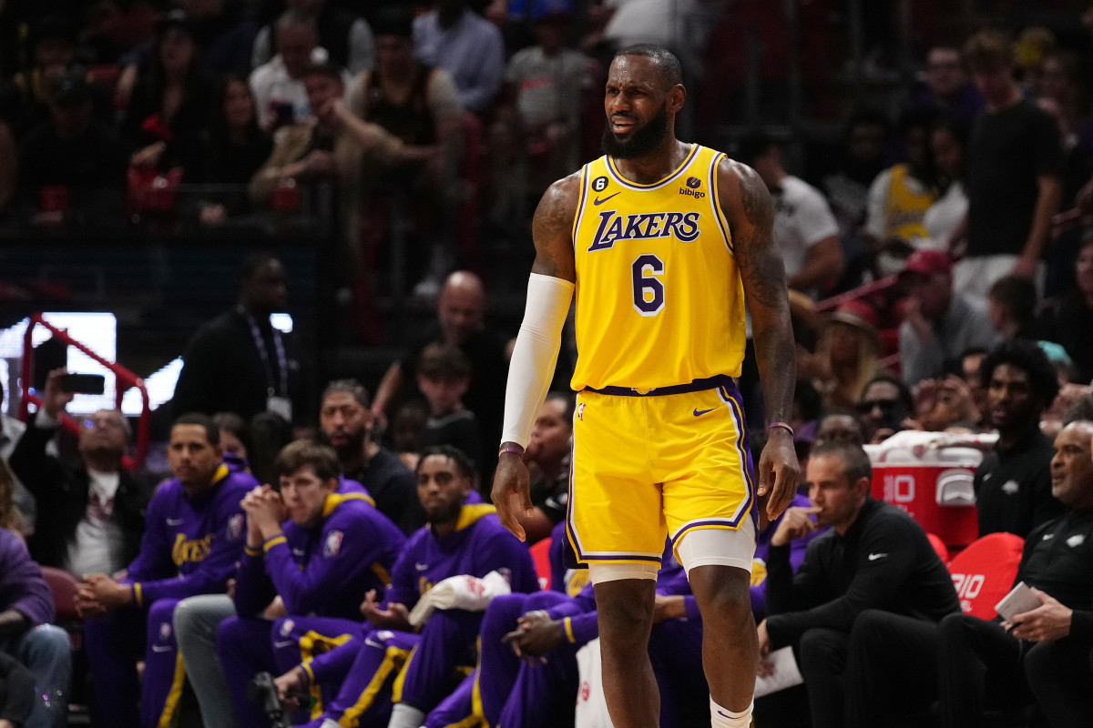 NBA news 2023: LeBron James angry at missed foul call, Lakers vs