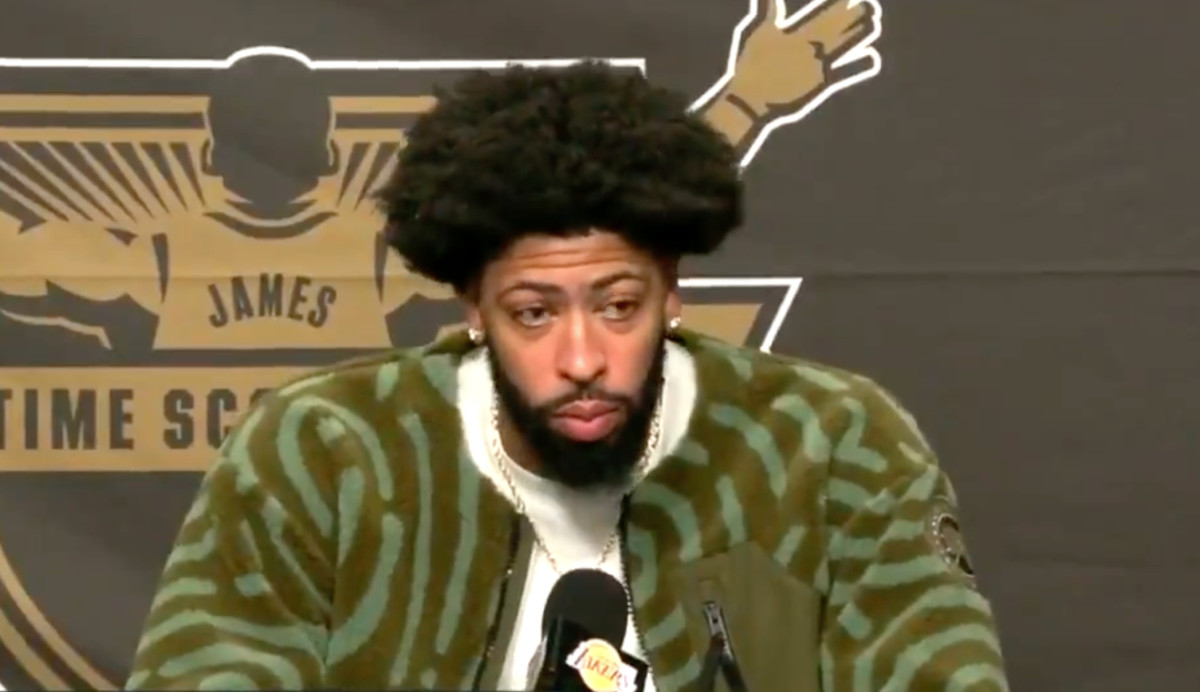 LeBron James Hilariously Trolled Anthony Davis About His Age