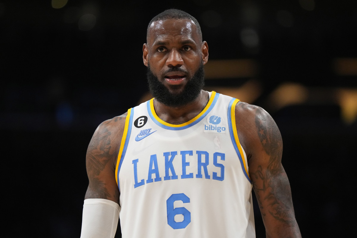 Jeanie Buss Says LeBron James Will Have Lakers Jersey Retired. Could a  Statue Follow? 