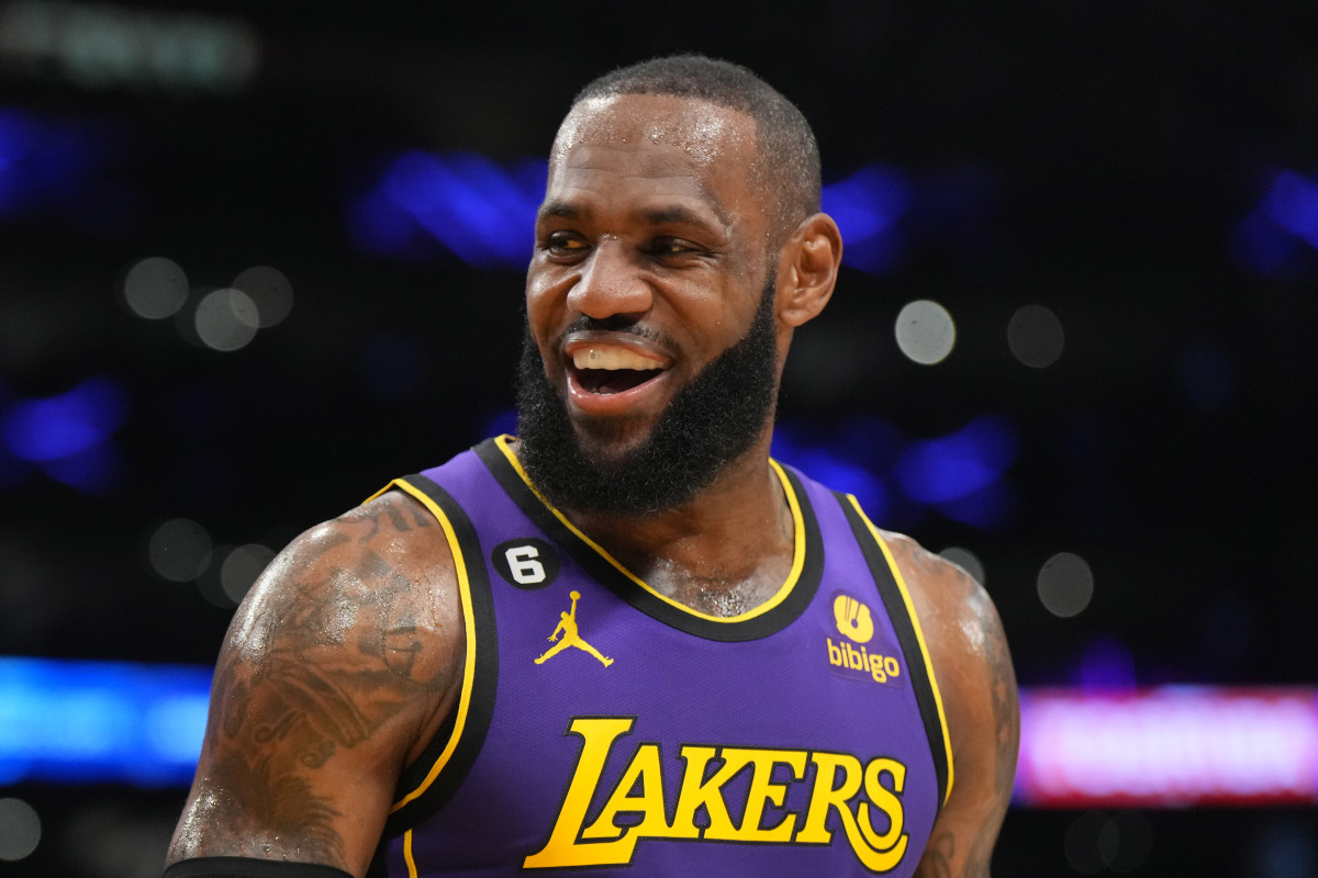 Darvin Ham Gives Positive Update On LeBron James Foot Injury - Fadeaway  World