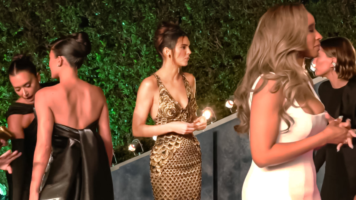 Video: Savannah James Stole The Show In Front Of Kendall Jenner, Hailey  Bieber, And Kylie Jenner After The Oscars Ceremony - Fadeaway World