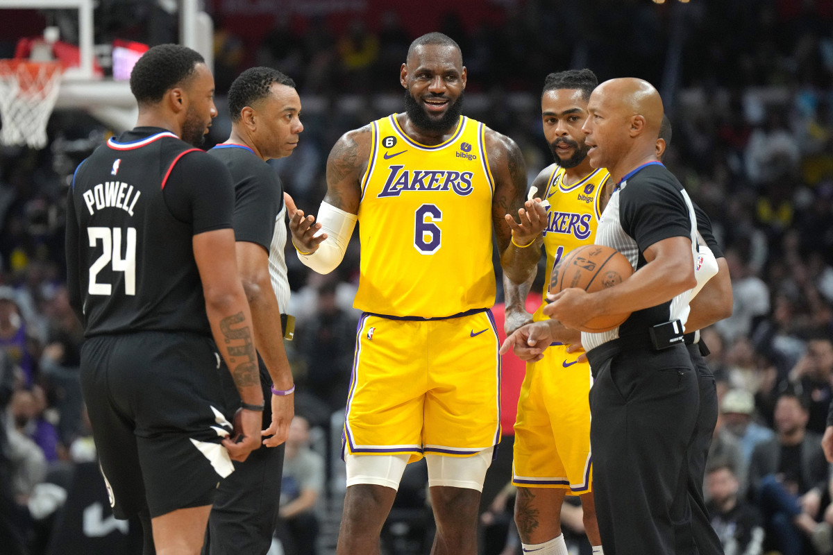 LeBron James says 'scheduling conflict' got best of Lakers vs. Clips - ESPN