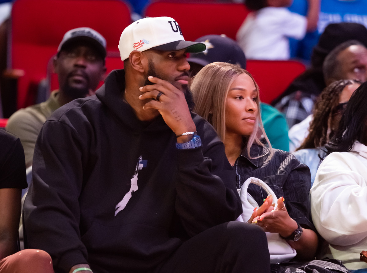 LeBron James And His Family Flew To Portland To Watch Bronny James Play ...