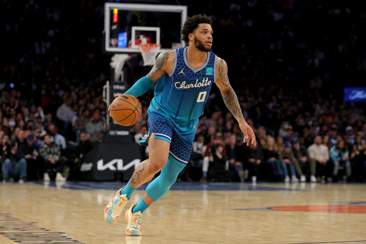 Hornets hang on to beat depleted Warriors