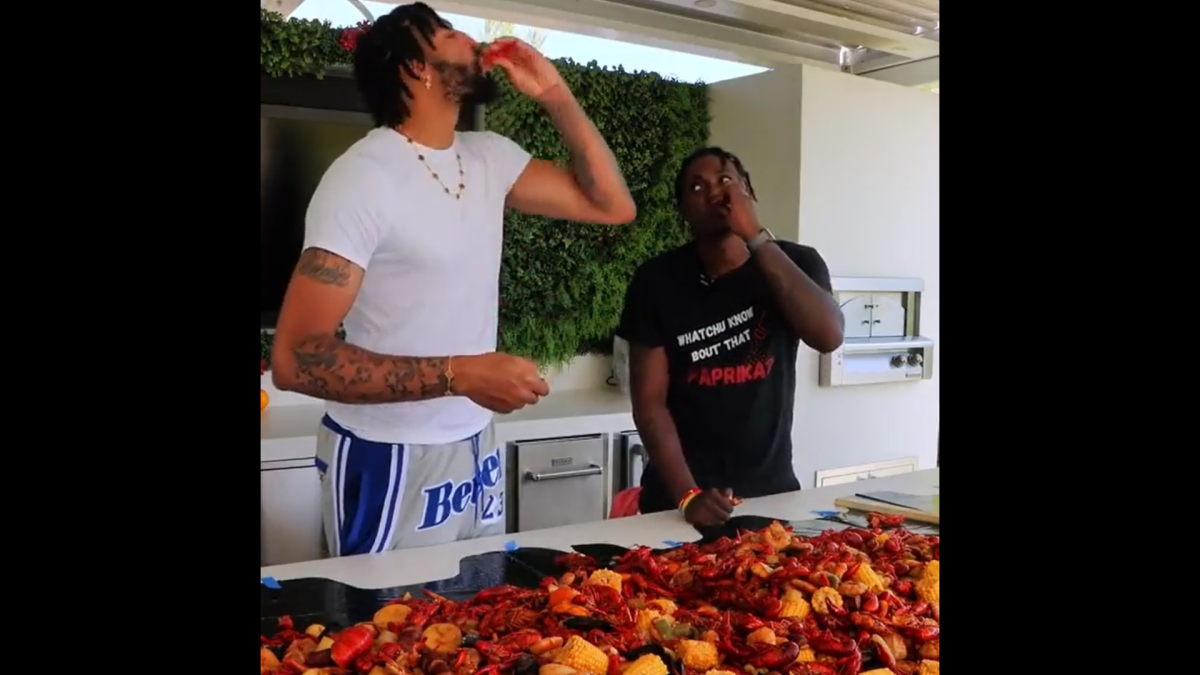 Anthony Davis Goes Back To His New Orleans Days And Eats A Table Full Of Crawfish: "AD Eating Real Good This Offseason"