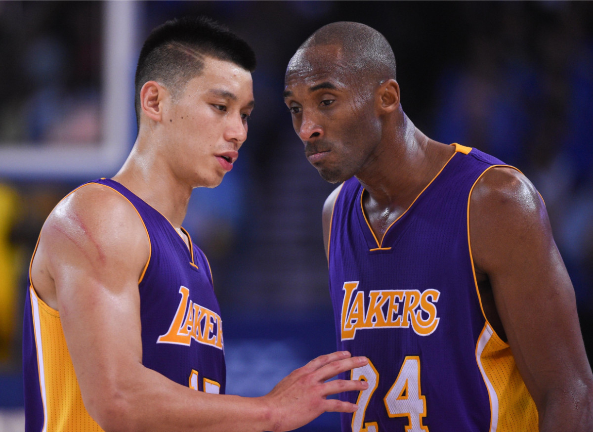Kobe Bryant Screamed At Jeremy Lin To Commit A Foul In A Close Game Against The Grizzlies, Before Running Over And Taking The Foul Himself