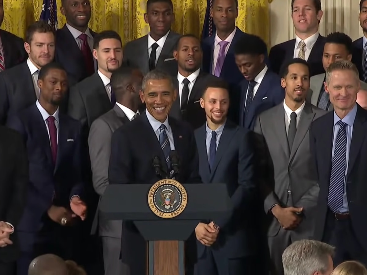 Barack Obama Roasted The Golden State Warriors At The White House In 2015: “It Is Rare To Be In The Presence Of Guys From The Greatest Team In NBA History… We’ve Got One Of Those Players In The House, Steve Kerr From The 1995-96 Chicago Bulls.”