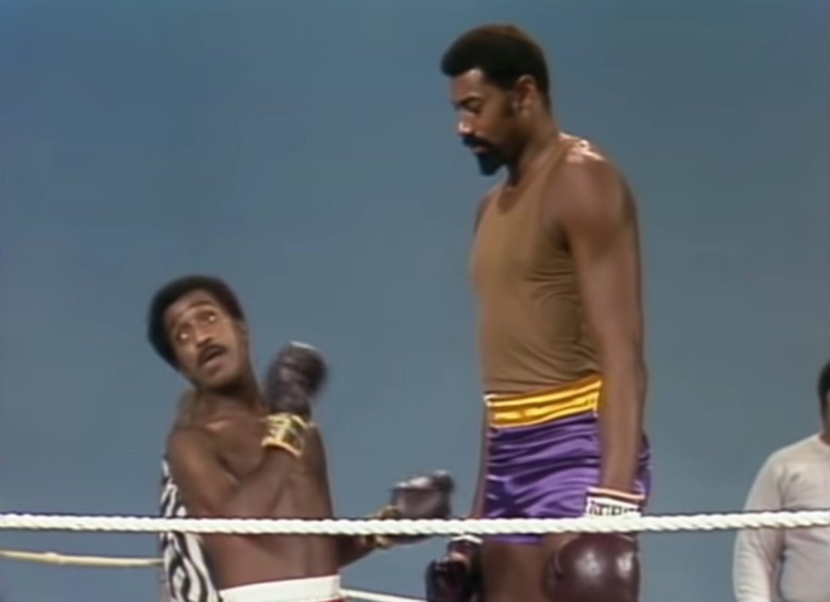 Wilt Chamberlain Participated In Hilarious Comedy Skit About A Boxing Match As The 'Tiny Irish Bob Murphy': "He Ain't Tiny. He Definitely Ain't Tiny."