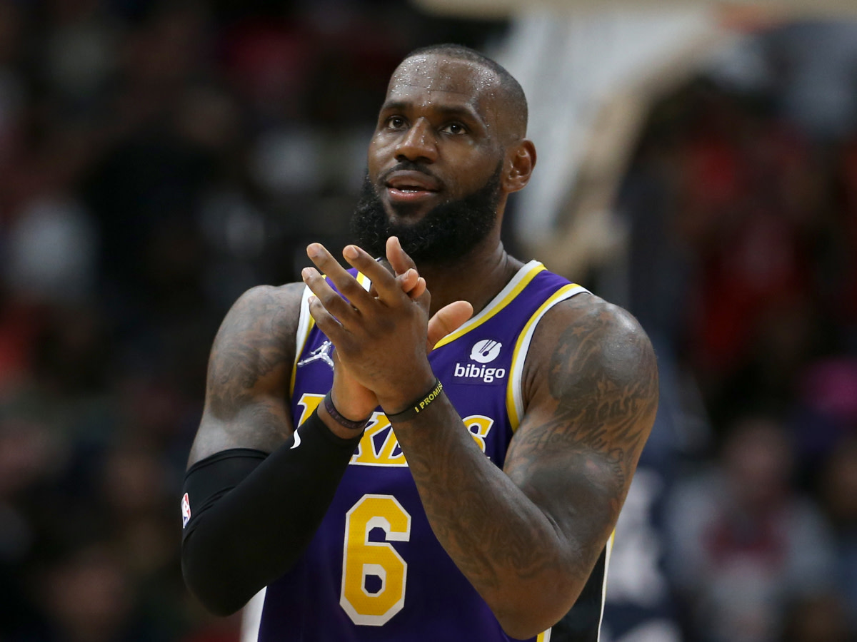 LeBron James' new No. 6 Lakers jersey photos leaked