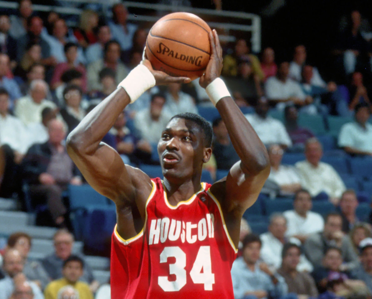 Having Earned $110 Million in 18 Years, Here's How Hakeem Olajuwon Cracked  the Code to Tripling His NBA Salary - EssentiallySports
