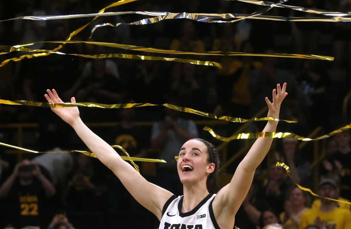 Caitlin Clark makes 2 free throws to break Pete Maravich's NCAA