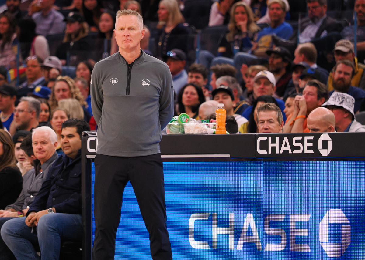 Roger Federer Took A Photo With Steve Kerr Doppelganger Who Went Viral - Fadeaway World