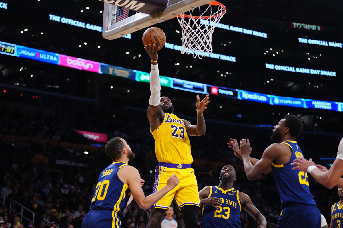 Fans Go Crazy As Warriors Pull Off Crucial Win Over Lakers: 