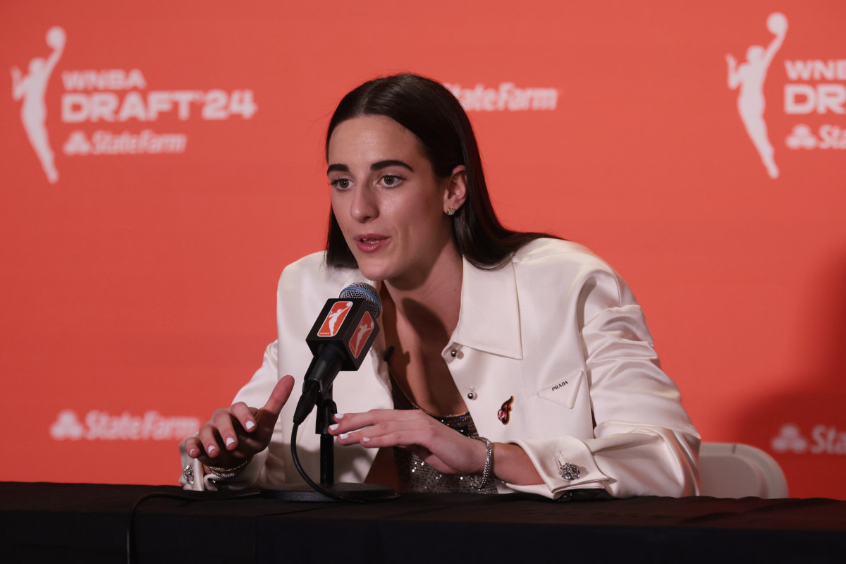 Caitlin Clark's Contract Shows How Severely Underpaid WNBA Players Are -  Fadeaway World