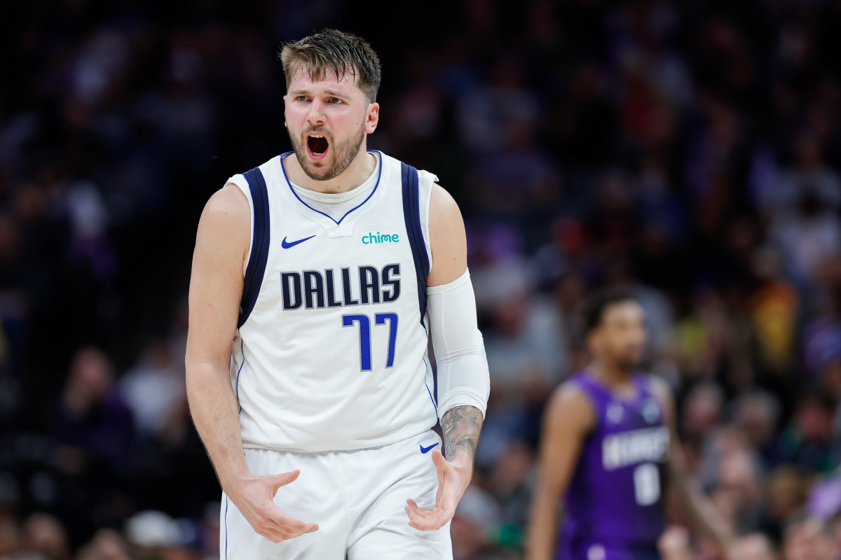 Luka Doncic Gets Furious At Maxi Kleber For Failing To Catch A Pass ...