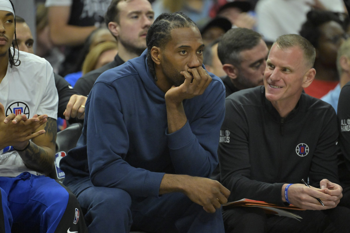 Kawhi Leonard Looks Sad During Clippers' Blowout Loss Against Mavericks ...