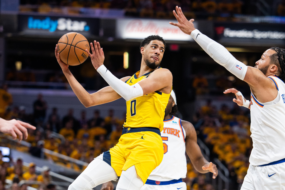25 Best Point Guards For The 2024-25 NBA Season - Fadeaway World - How Tall Is Haliburton? NBA Guard’s Real Stats Inside