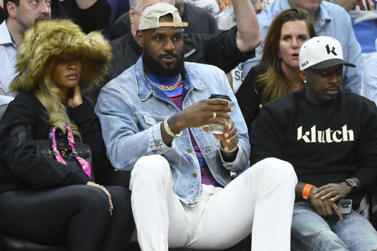 NBA Executives Are Curious About LeBron James' Visit To Cleveland
