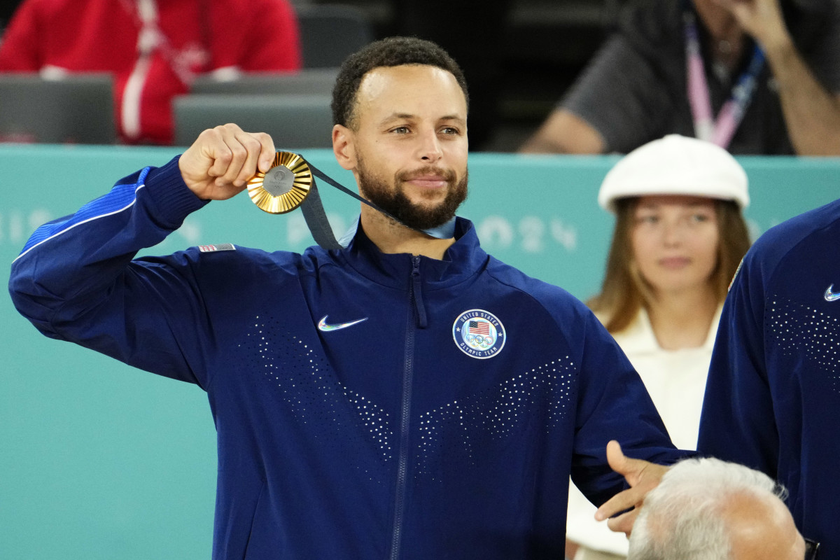 Stephen Curry Reacts To Winning His First Olympic Gold Medal - Fadeaway ...