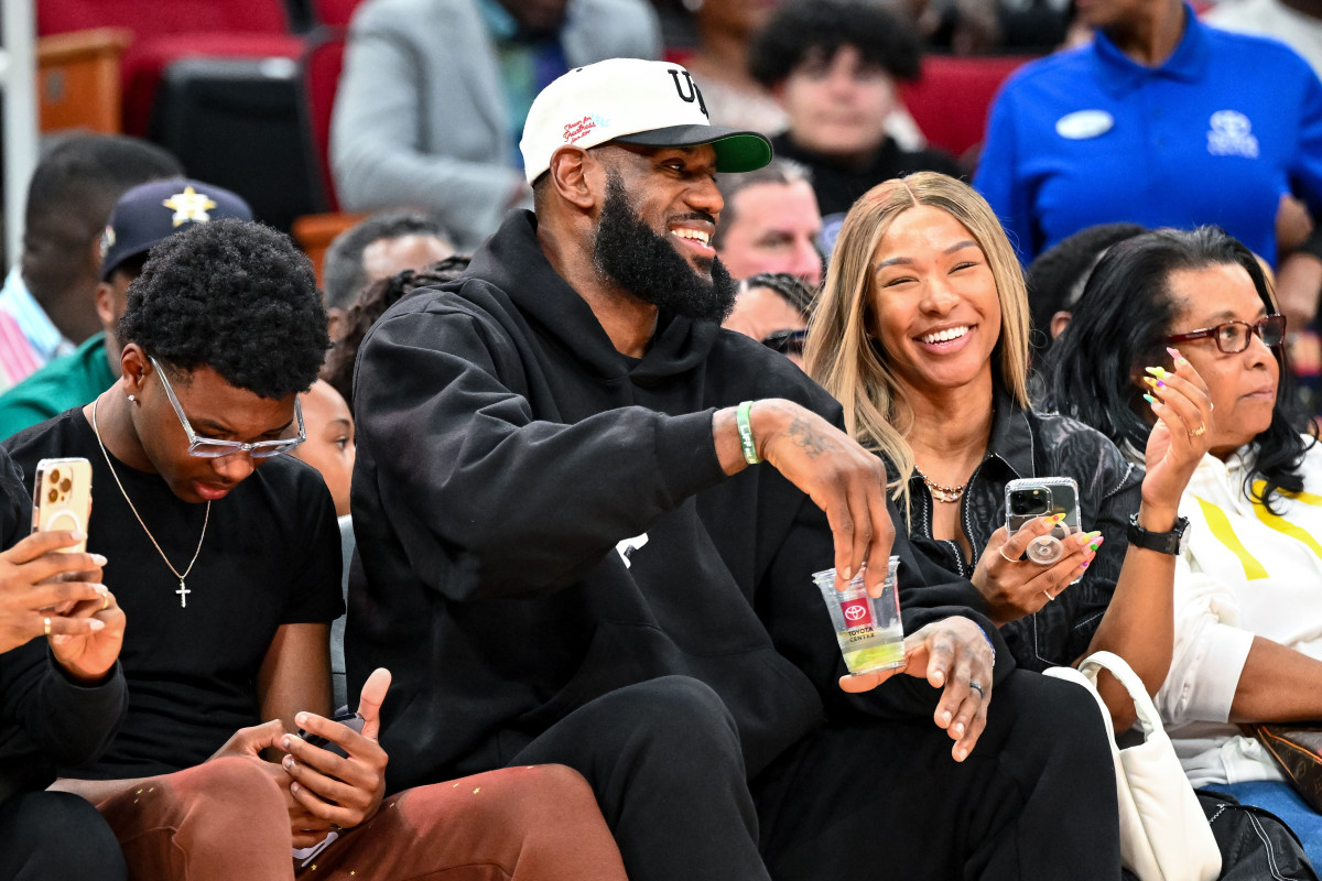 LeBron James Praises Savannah James: 