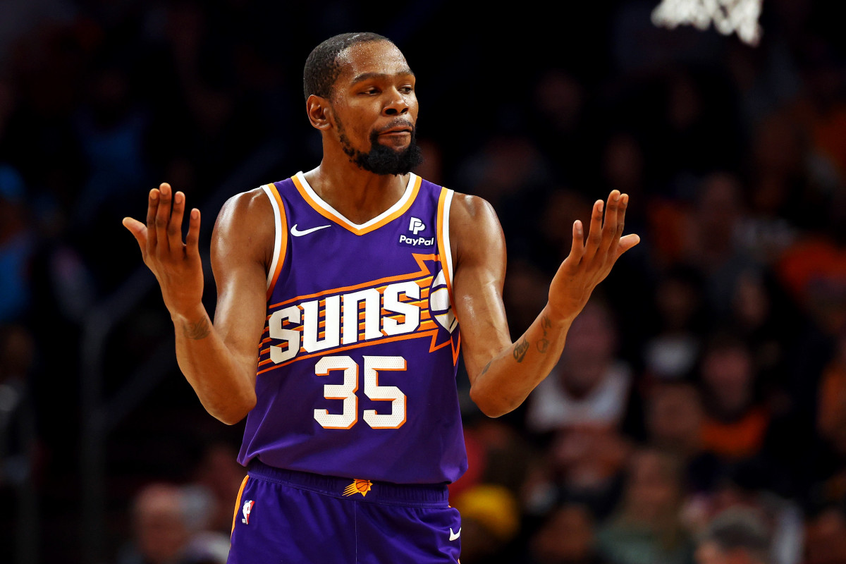 Oct 26, 2024; Phoenix, Arizona, USA; Phoenix Suns forward Kevin Durant (35) against the Dallas Mavericks in the home opener at Footprint Center. Mandatory Credit: Mark J. Rebilas-Imagn Images