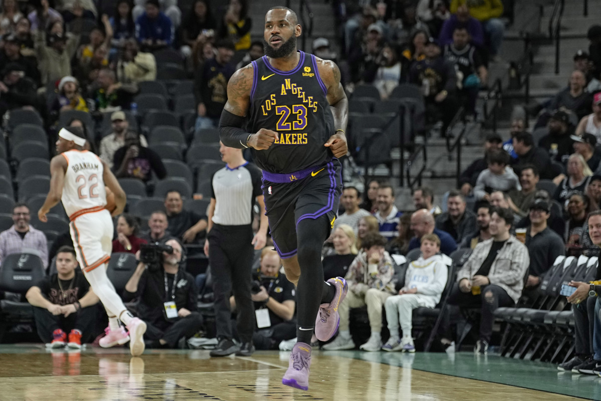 LeBron James Left Before Speaking to Reporters After Brutal Performance in  Lakers Loss