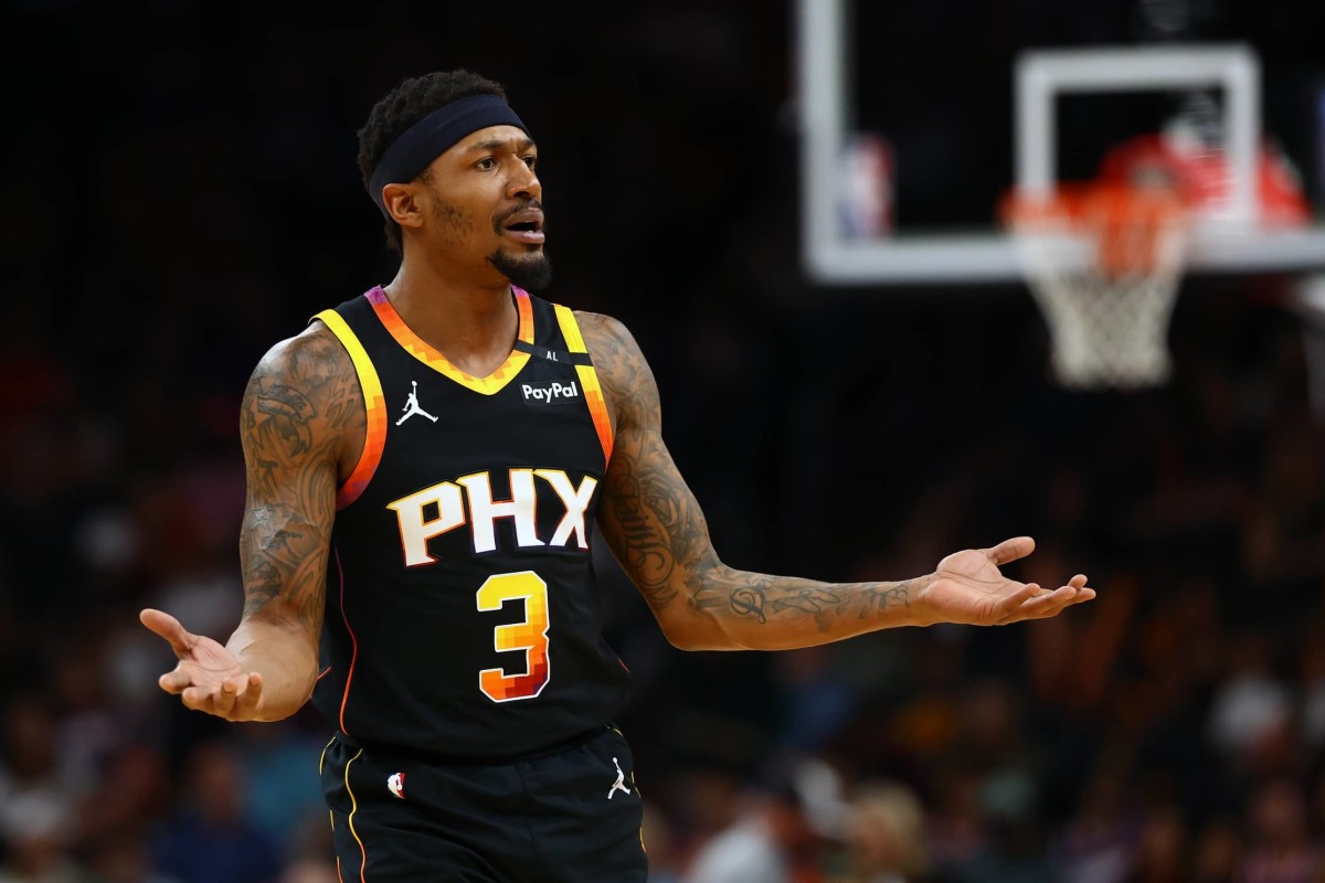 Phoenix Suns guard Bradley Beal (3) reacts during the first half against the Golden State Warriors at Footprint Center.