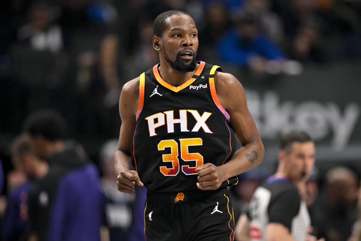 Dallas, Texas, USA; Phoenix Suns forward Kevin Durant (35) in action during the game between the Dallas Mavericks and the Phoenix Suns at American Airlines Center. Mandatory Credit: Jerome Miron-Imagn Images