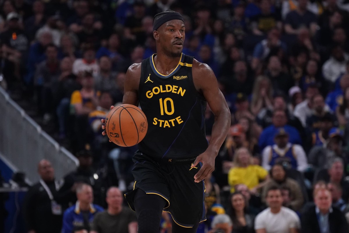 San Francisco, California, USA; Golden State Warriors forward Jimmy Butler III (10) dribbles upcourt against the San Antonio Spurs in the second period at Chase Center. Mandatory Credit: David Gonzales-Imagn Images
