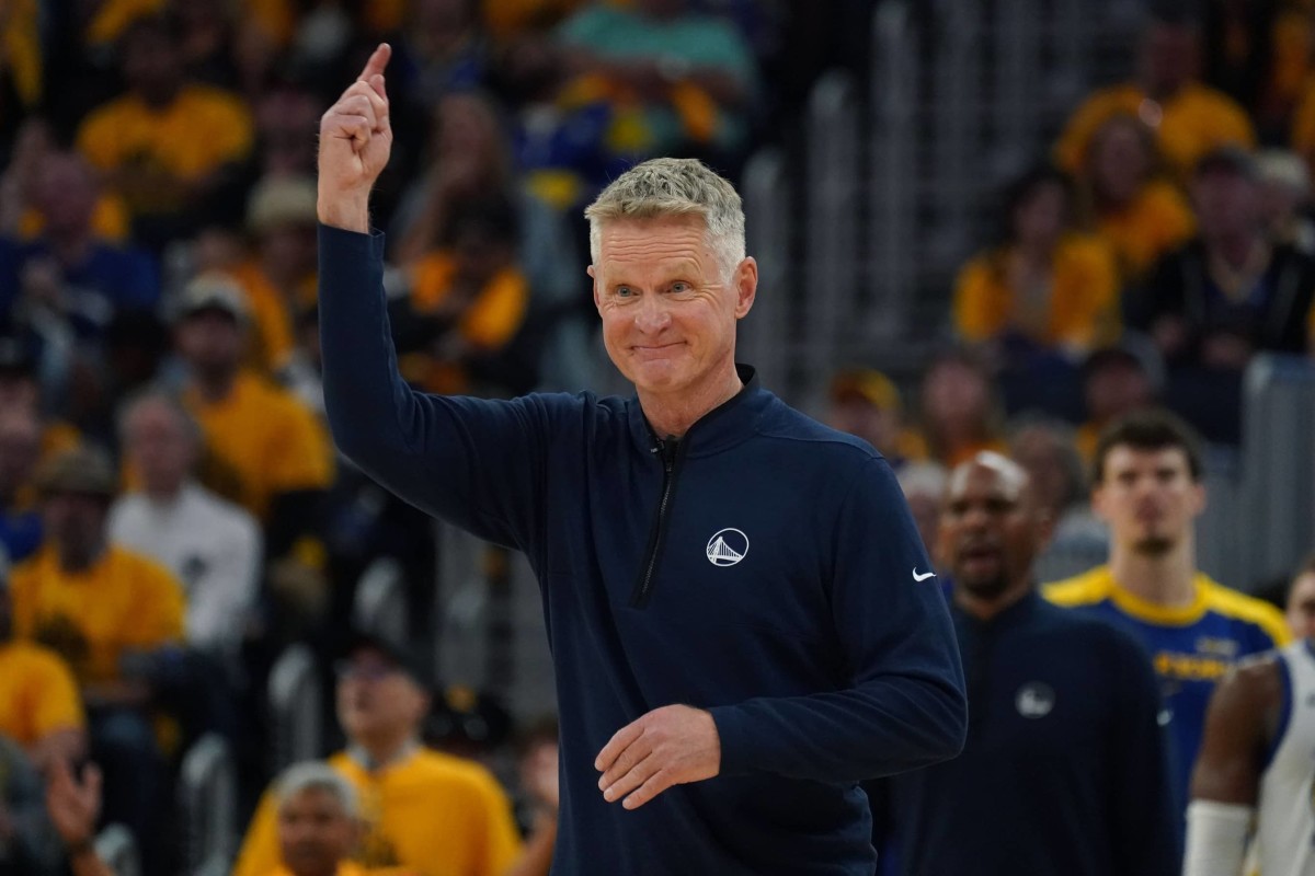 May 10, 2025; San Francisco, California, USA; Golden State Warriors head coach Steve Kerr signals to the players during a game against the Minnesota Timberwolves in the third quarter during game three in the second round of the 2025 NBA Playoffs at Chase Center. Mandatory Credit: David Gonzales-Imagn Images