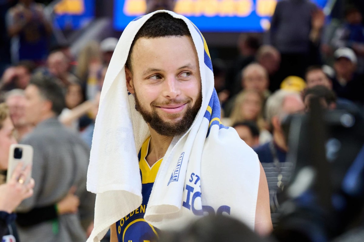 Stephen Curry Used To Check Social Media At Halftime Even When The Warriors Were Losing - Fadeaway World