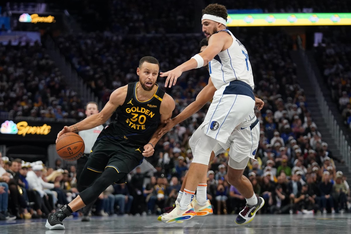 Nov 12, 2024; San Francisco, California, USA; Golden State Warriors guard Stephen Curry (30) dribbles past Dallas Mavericks guard Klay Thompson (31) in the fourth quarter at the Chase Center