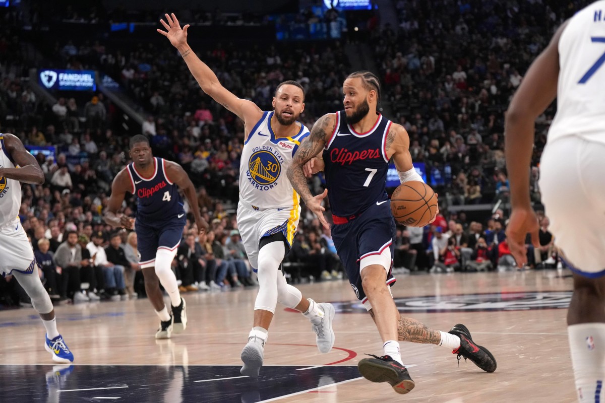 Nov 18, 2024; Inglewood, California, USA; LA Clippers guard Amir Coffey (7) dribbles against Golden State Warriors guard Stephen Curry (30) in the second half at Intuit Dome. Mandatory Credit: Kirby Lee-Imagn Images  