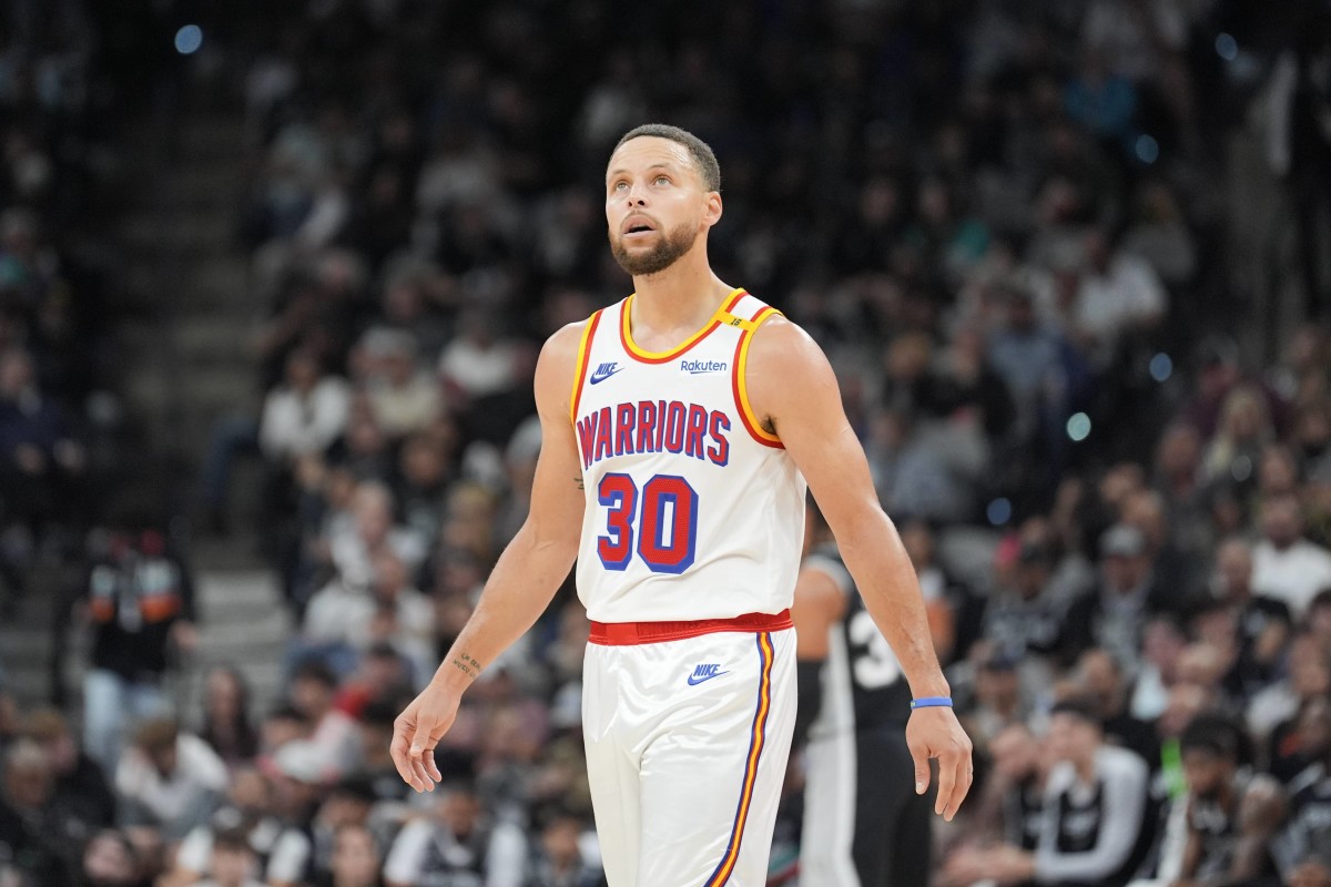 Nov 23, 2024; San Antonio, Texas, USA; Golden State Warriors guard Stephen Curry (30) looks up in the first half against the San Antonio Spurs at Frost Bank Center. Mandatory Credit: Daniel Dunn-Imagn Images