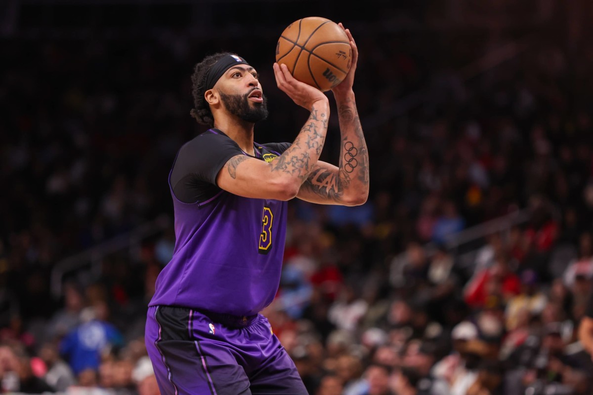 Los Angeles Lakers forward Anthony Davis (3) shoots a free throw against the Atlanta Hawks in the second quarter at State Farm Arena.