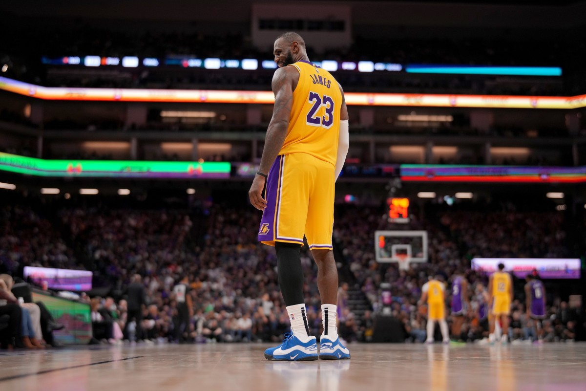 LeBron James To Courtside Fan: "Drink Your Beer And Shut The F**k Up!" -  Fadeaway World