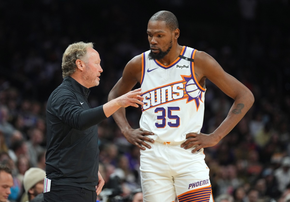 Phoenix Suns head coach Mike Budenholzer talks with Phoenix Suns forward Kevin Durant (35) against the Denver Nuggets during the second half at Footprint Center. Mandatory Credit: Joe Camporeale-Imagn Images