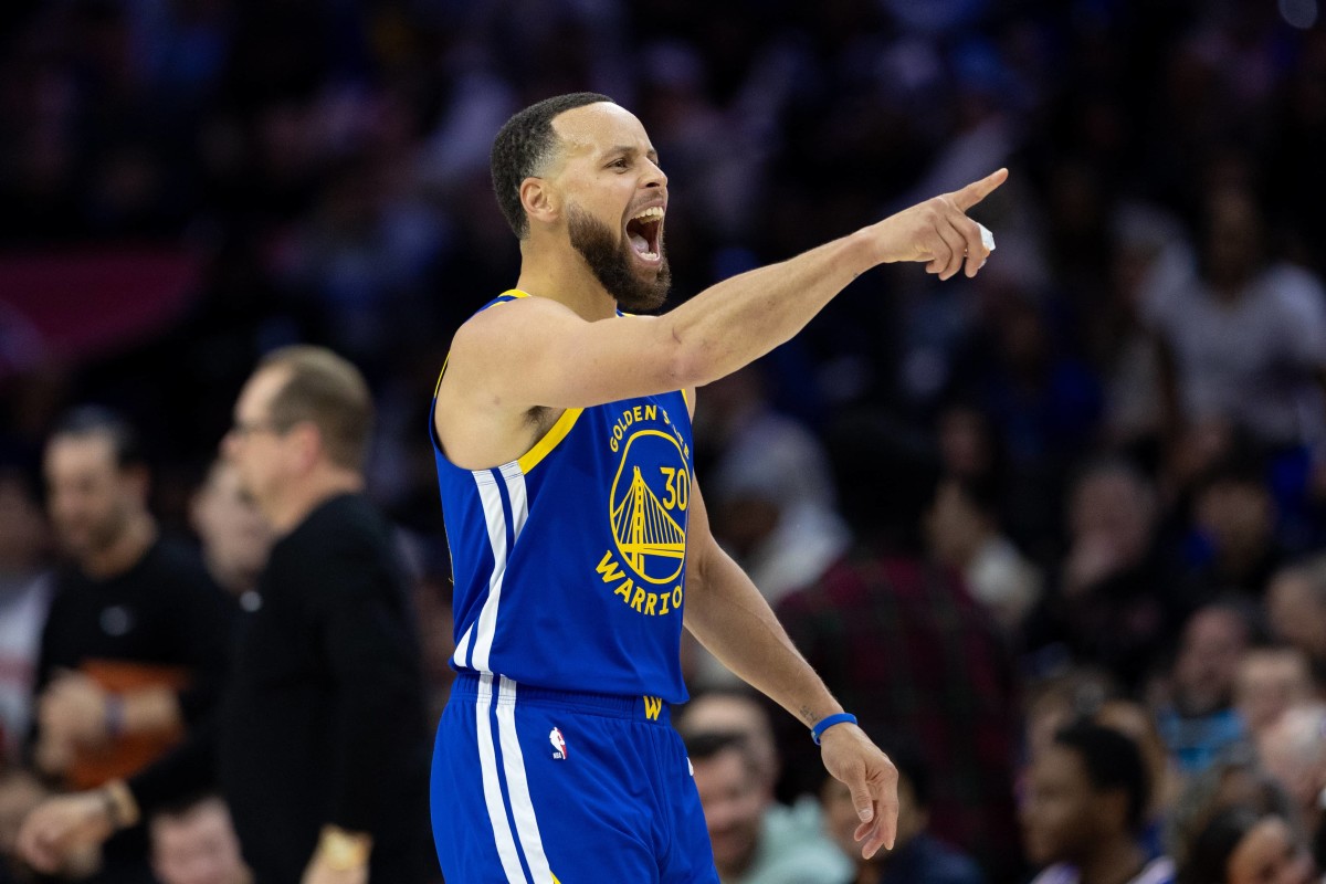 Philadelphia, Pennsylvania, USA; Golden State Warriors guard Stephen Curry (30) reacts after his dunk against the Philadelphia 76ers during the fourth quarter at Wells Fargo Center. Mandatory Credit: Bill Streicher-Imagn Images