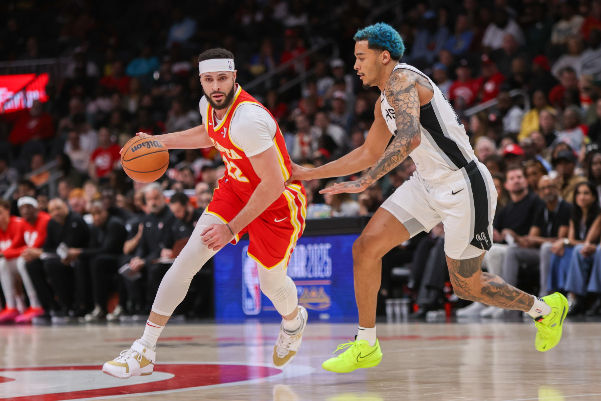 Feb 5, 2025; Atlanta, Georgia, USA; Atlanta Hawks forward Larry Nance Jr. (22) is defended by San Antonio Spurs forward Jeremy Sochan (10) in the first quarter at State Farm Arena. Mandatory Credit: Brett Davis-Imagn Images