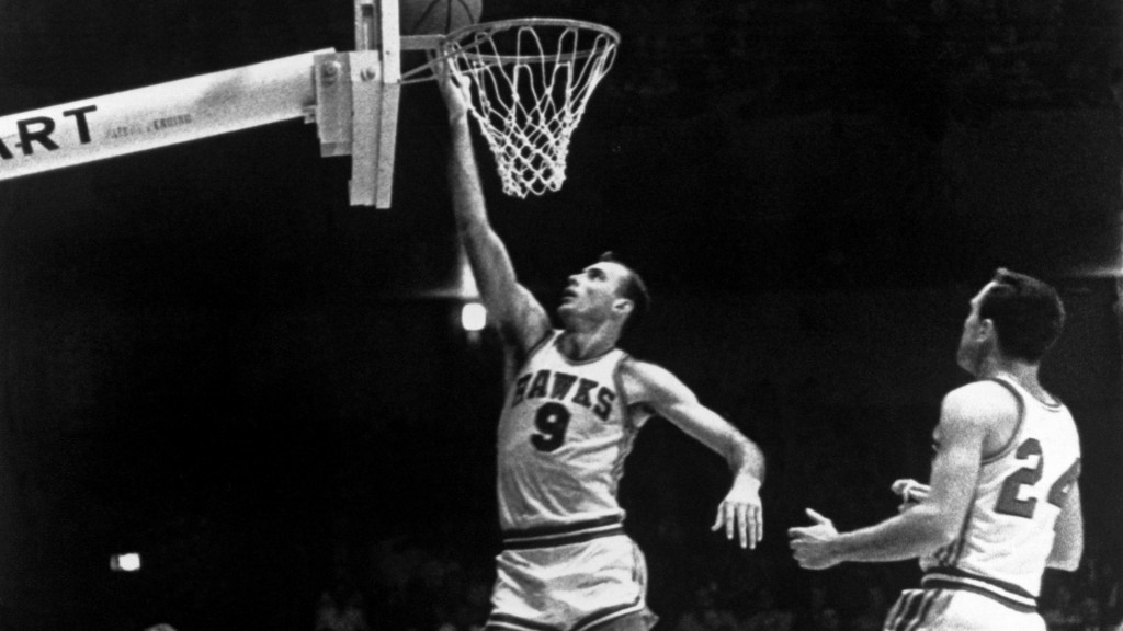 bob-pettit-layup-hawks