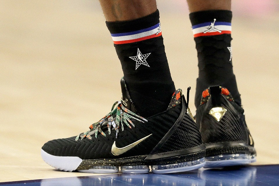 nike lebron 16