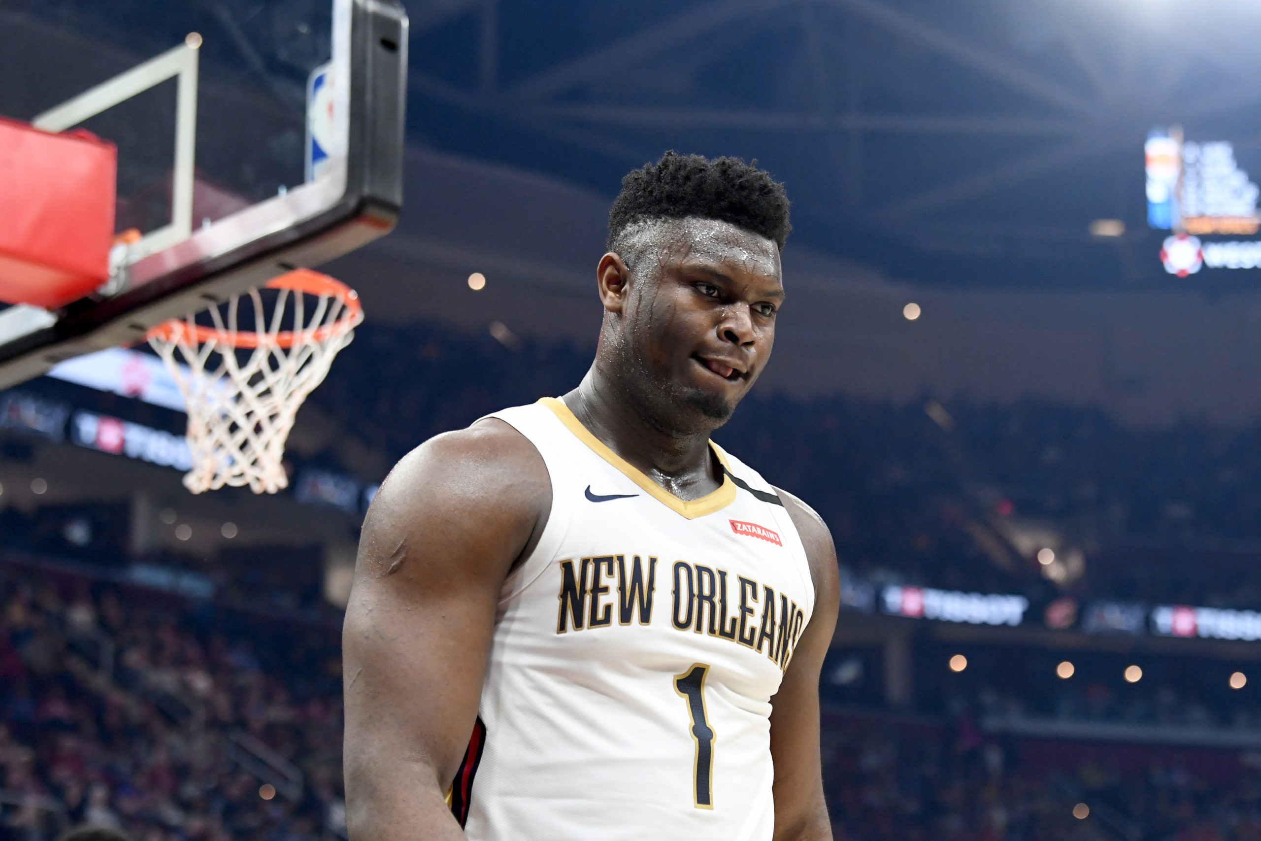 Chicago, Illinois, USA; New Orleans Pelicans forward Zion Williamson (1) brings the ball up court against the Chicago Bulls during the first half at United Center.