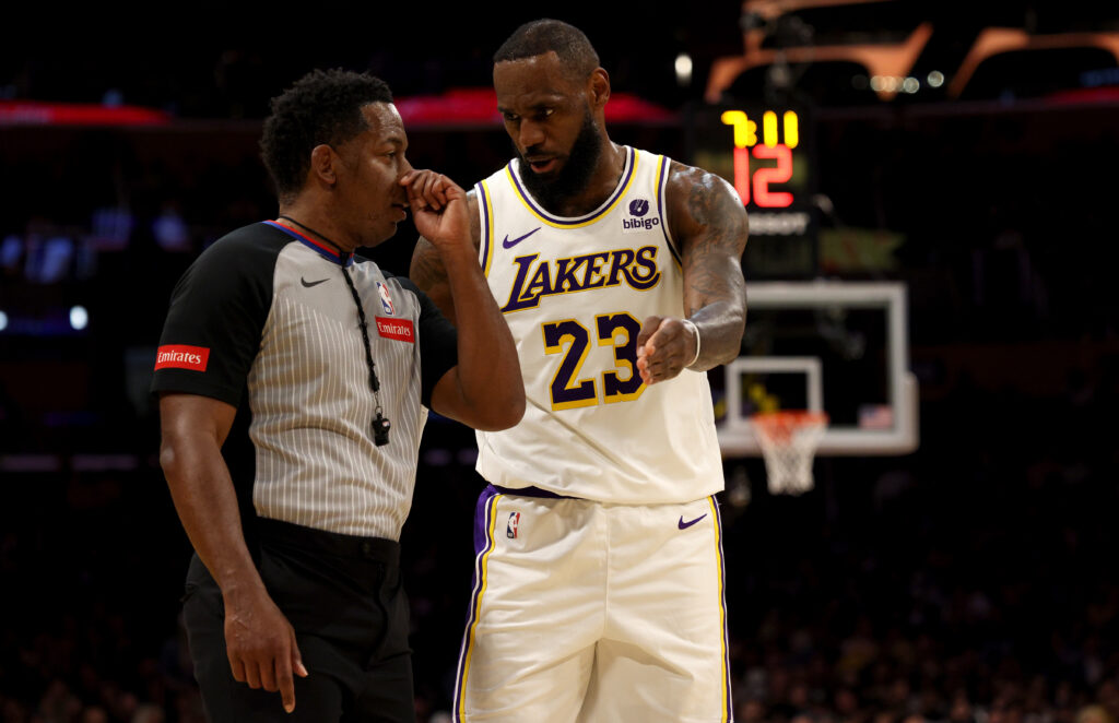 Lakers Fans React After Brutal Loss To The Warriors - Fadeaway World