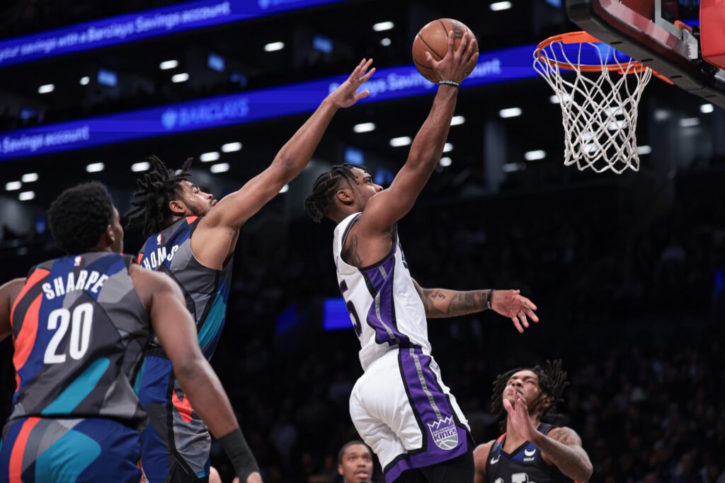 Proposed 3-Team Mock Trade Sends Big Man And Backup Guard To The Lakers ...