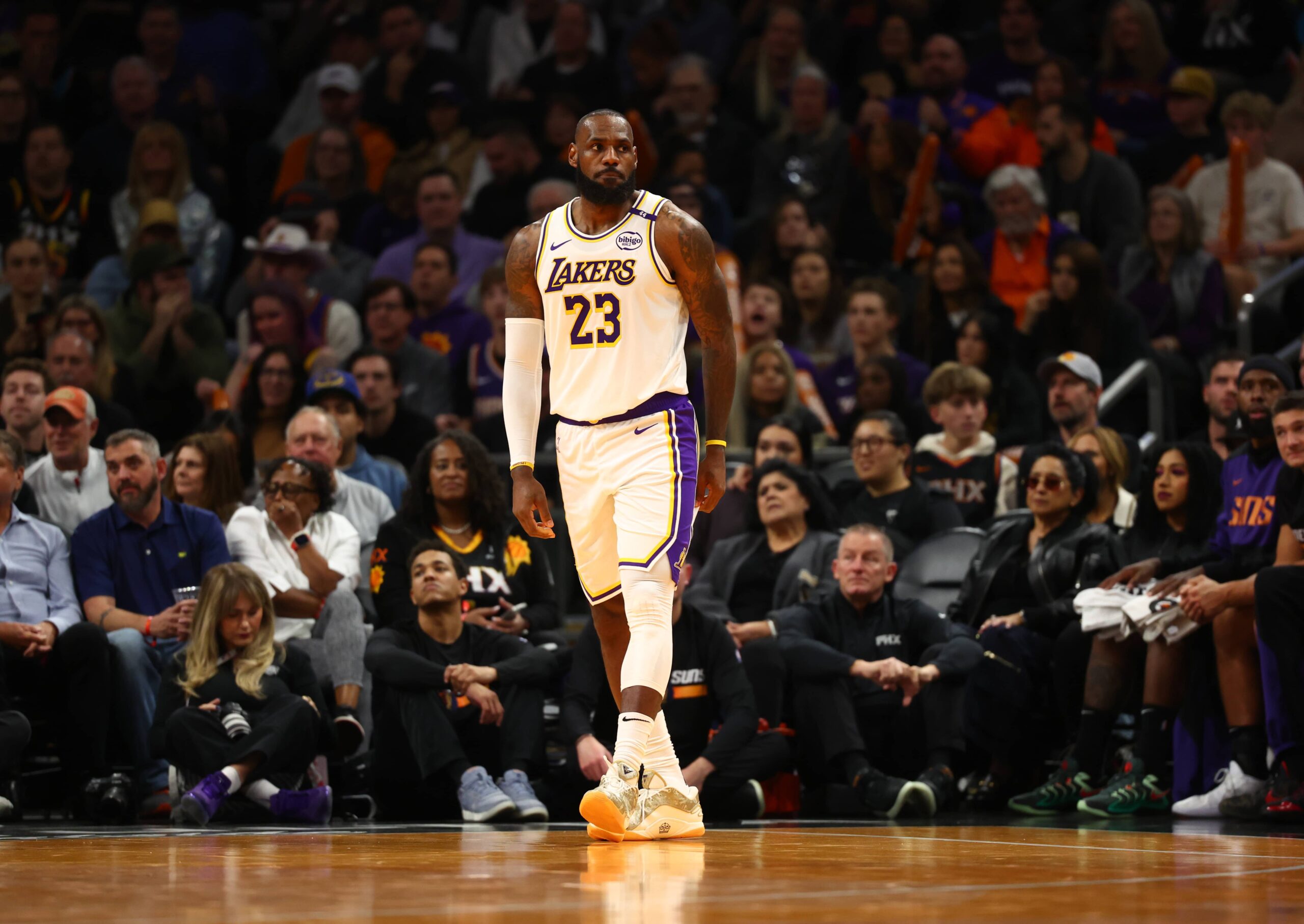 Video Exposes LeBron James Standing And Walking On Defense For Lakers  Against Suns - Fadeaway World