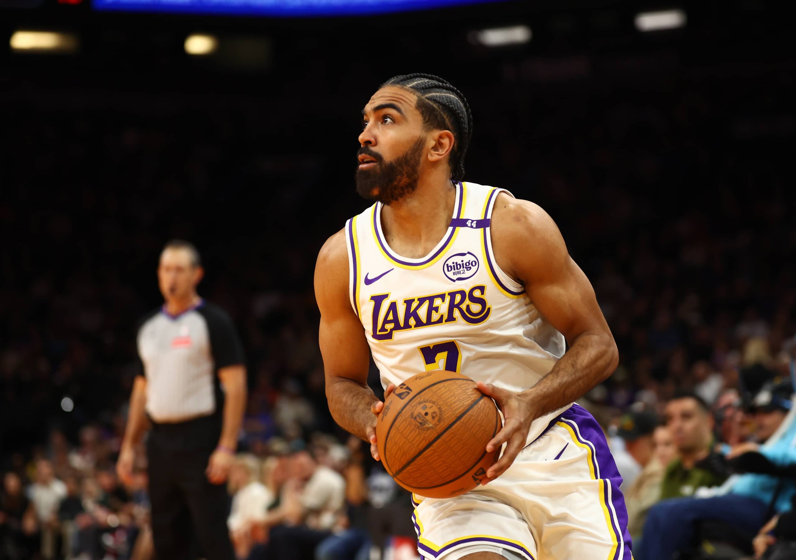 Los Angeles Lakers guard Gabe Vincent (7) against the Phoenix Suns during an NBA Cup game at Footprint Center.